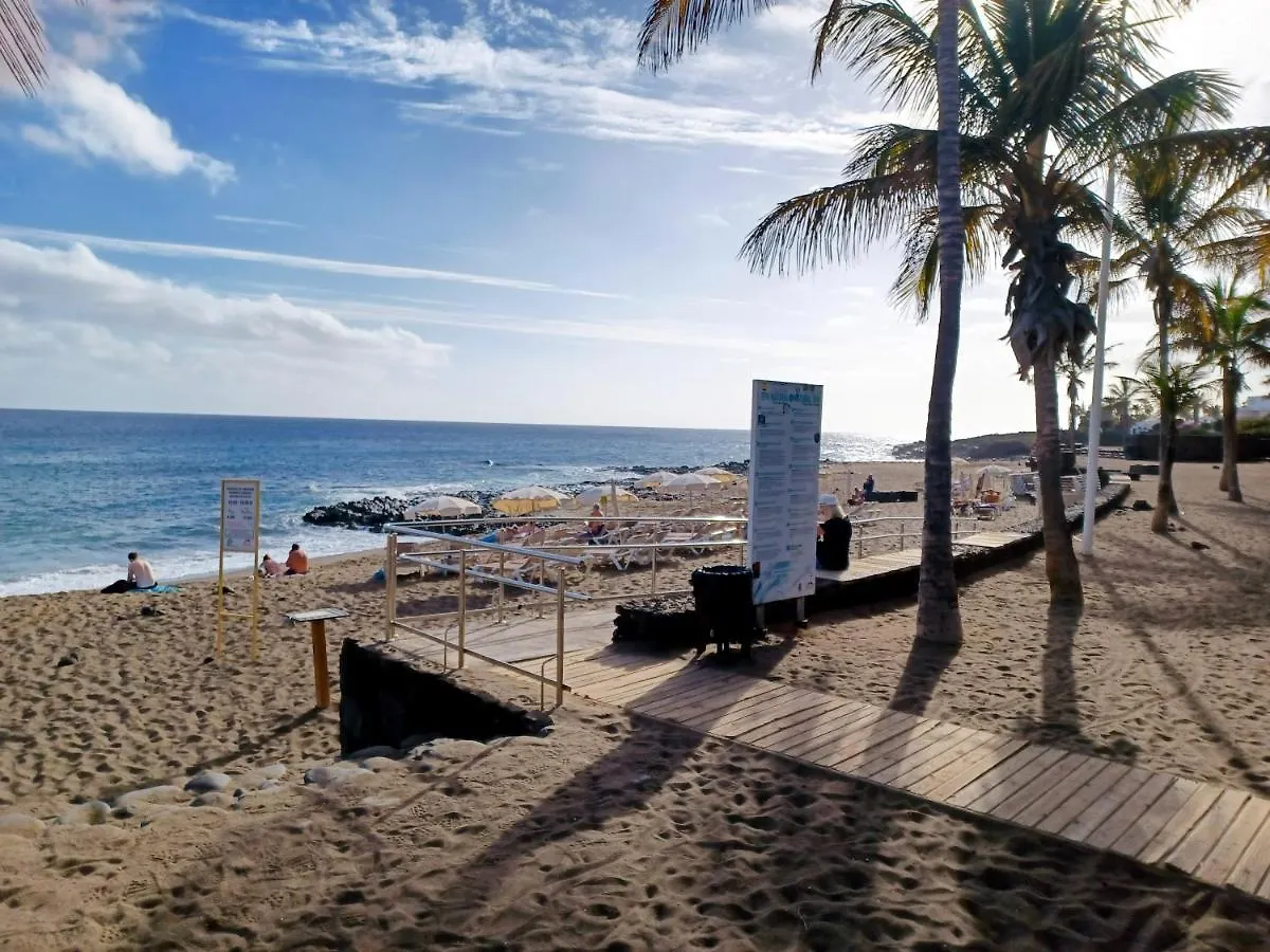 Bungalow Playa Bastian - Piscina Climatizada - Wifi - Playa 1 Min. Costa Teguise 0*,  Spain